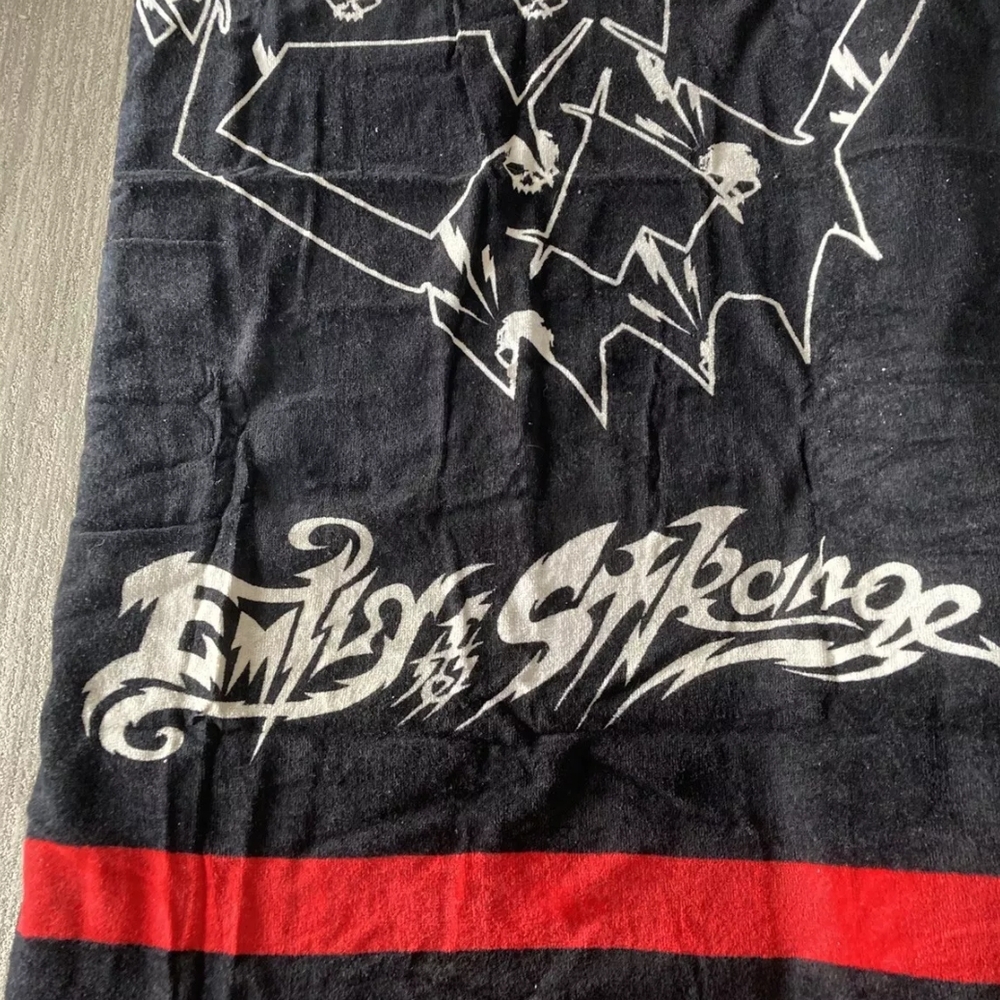 Black and Red Emily Strange Skull Towel,RARE - Picture 3 of 4
